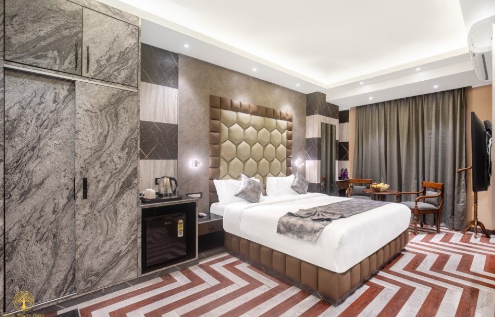 Deluxe Room at Hotel Shady Oaks Picture